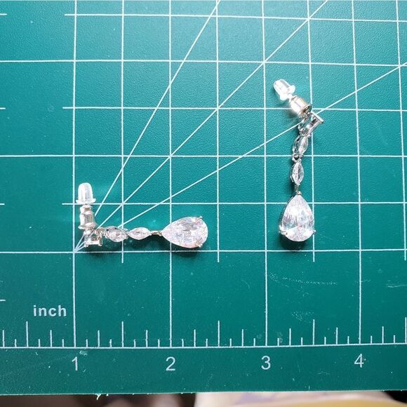 Gorgeous Clear White Diamond & White Baguette Diamond Earrings on 925 Silver - Picture 9 of 9